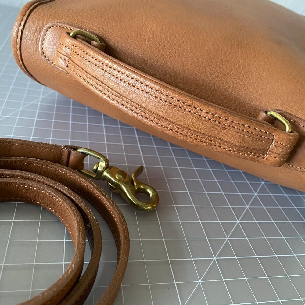 Coach Vintage 5130 Station Leather Crossbody Bag Purse Light Brown - Picture 9 of 16